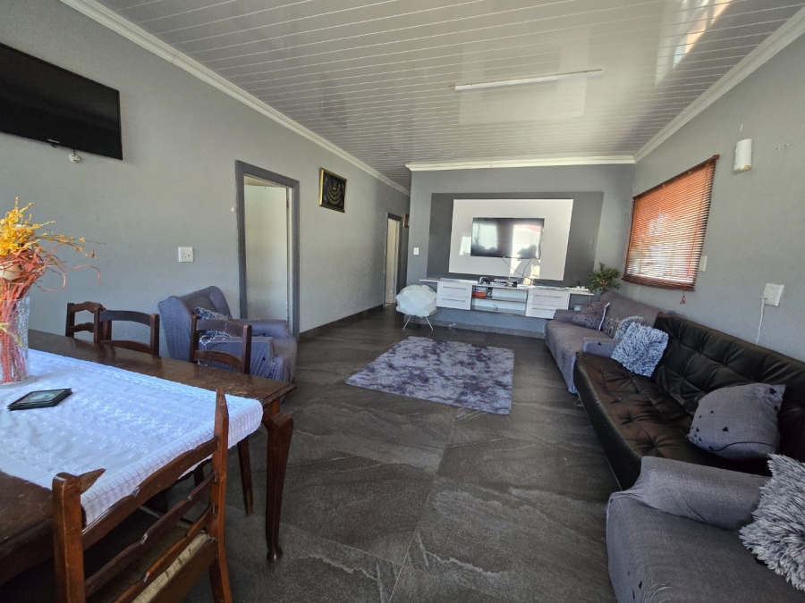 4 Bedroom Property for Sale in Wavecrest Western Cape